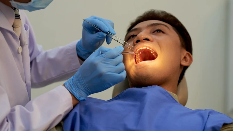 Chi phí phẫu thuật và nguy cơ biến chứng là những yếu tố cần cân nhắc trước khi cắt amidan