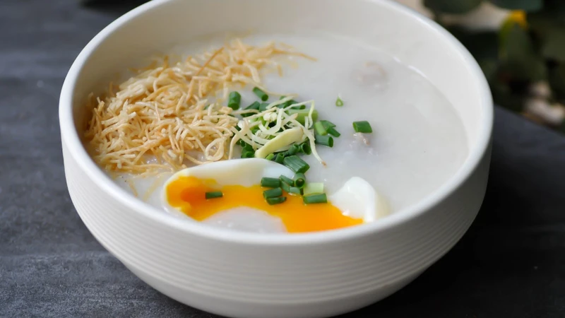 Ăn thức ăn mềm, uống đủ nước và nghỉ ngơi giúp hỗ trợ hồi phục sau cắt amidan