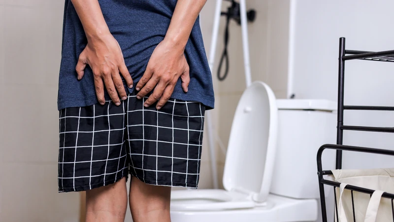 Cần cắt trĩ ngoại khi búi trĩ to, gây đau và khó chịu nghiêm trọng