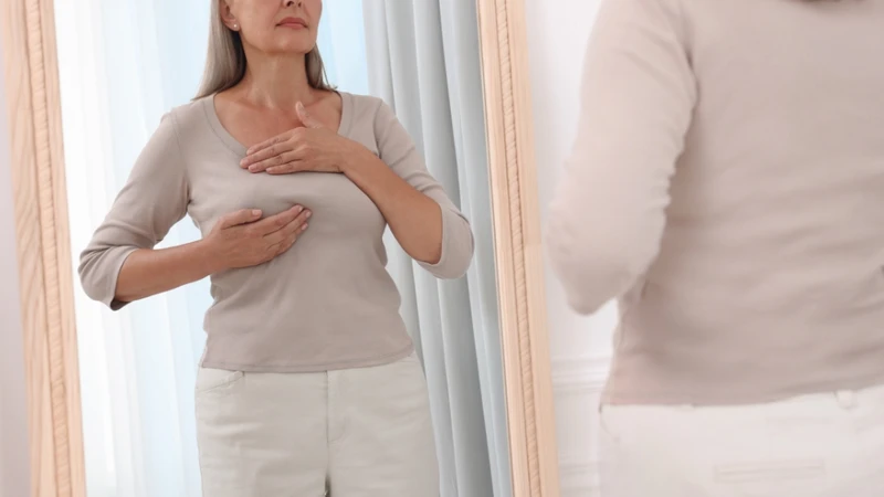 Cách tự khám vú tại nhà để nhận biết ngực bình thường