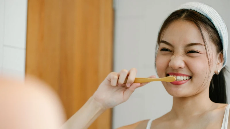 Đánh răng đúng cách là việc làm quan trọng giúp đảm bảo vệ sinh răng miệng