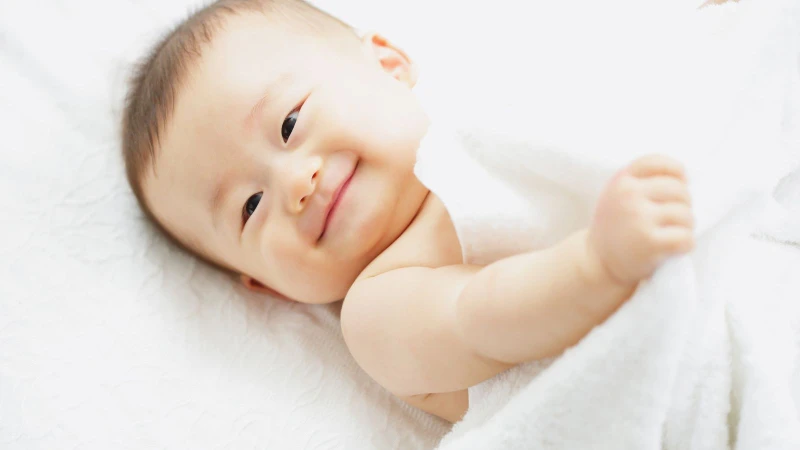 Chăm sóc trẻ sơ sinh mùa thu cần giữ ấm, dưỡng da và tạo môi trường thoải mái cho bé