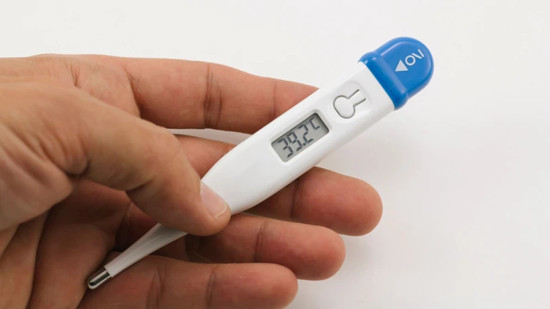Vết mổ chảy dịch mủ và sốt cao là dấu hiệu cảnh báo biến chứng sau phẫu thuật