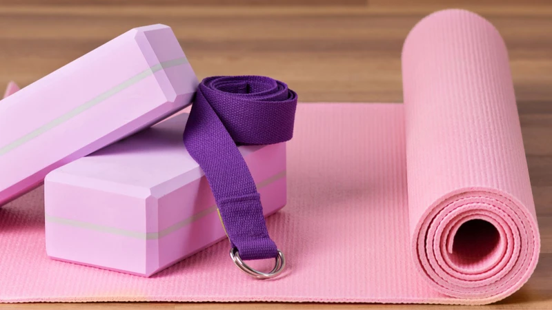 Sử dụng một số dụng cụ hỗ trợ tập yoga