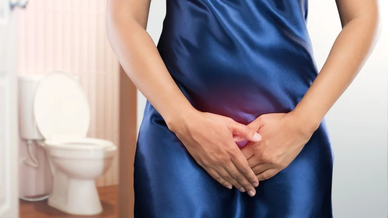 Chấn thương thận có thể gây cảm giác đau khi đi tiểu, tiểu khó hoặc bí tiểu