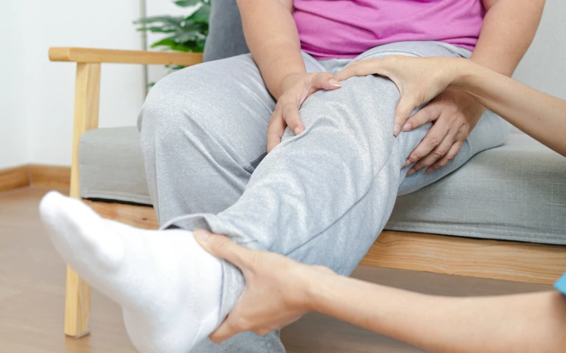 Đặc biệt chú ý thực hiện các bài tập vận động cho người bệnh để phục hồi và hạn chế biến chứng