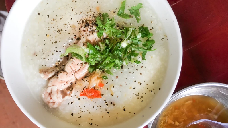 Cháo óc heo cho bé là món ăn dặm dễ ăn, giàu năng lượng