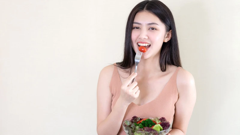 Chế độ ăn DASH giúp giảm huyết áp tự nhiên mà không cần phụ thuộc quá nhiều vào thuốc