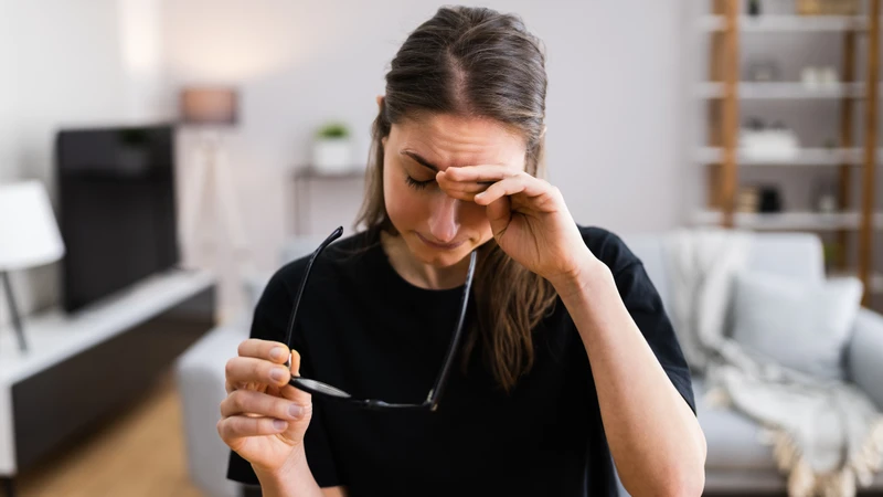 Trong giai đoạn đầu áp dụng chế độ ăn Keto, một số người có thể gặp các triệu chứng như mệt mỏi, đau đầu
