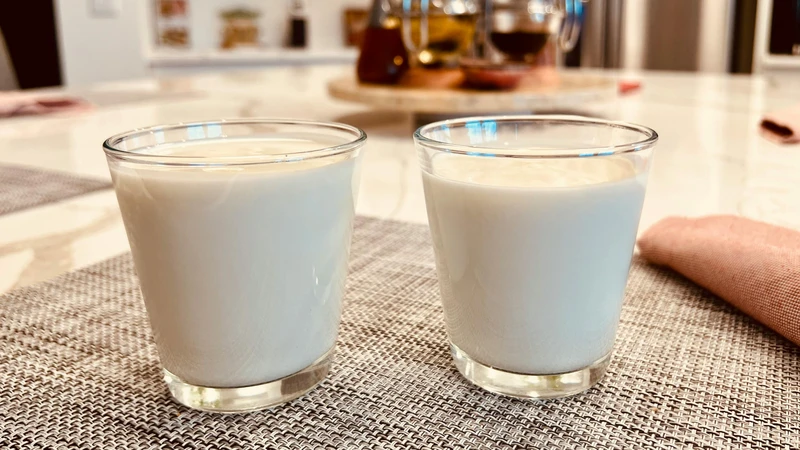Sữa cung cấp protein cho bé và hỗ trợ hệ tiêu hóa