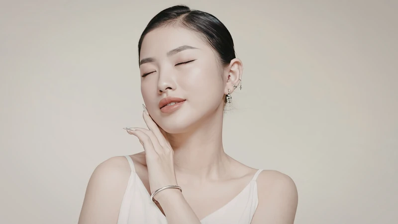 Chè dưỡng nhan có tác dụng gì? Giúp dưỡng ẩm da, cải thiện đàn hồi và giúp da mềm mại tự nhiên