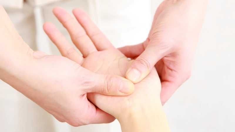 Phục hồi chức năng sau mổ giúp tăng sức mạnh cơ, cải thiện linh hoạt ngón tay