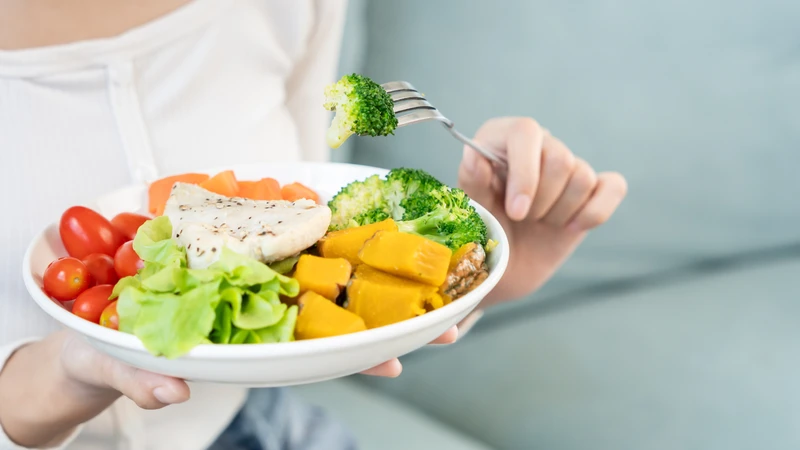 Chế độ ăn uống lành mạnh giúp ổn định đường huyết sau ăn