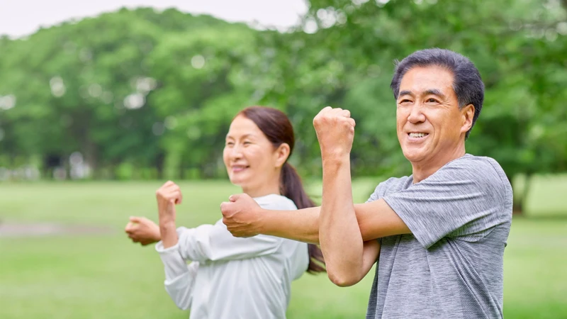 Vận động nhẹ nhàng giúp cơ thể sử dụng năng lượng hiệu quả và giữ tinh thần tích cực