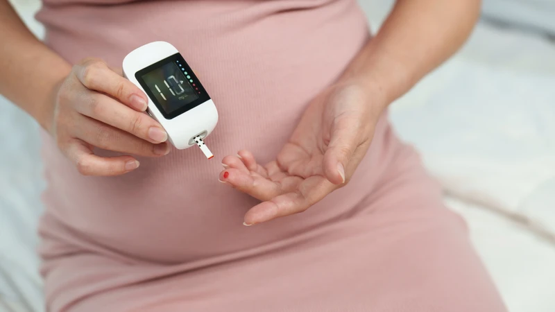Theo dõi chỉ số đường huyết sau ăn 1 giờ của bà bầu tại nhà theo chỉ dẫn của bác sĩ