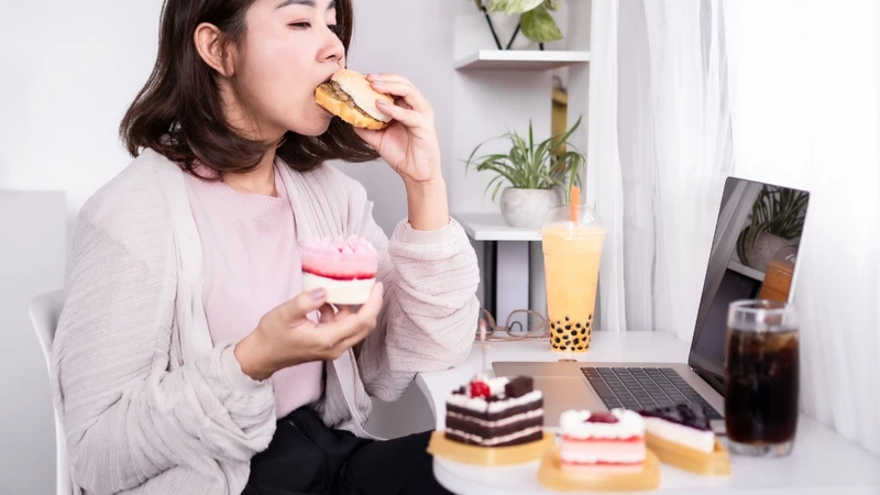 Ăn uống đồ ngọt trước khi xét nghiệm có thể làm chỉ số glucose trong nước tiểu tăng