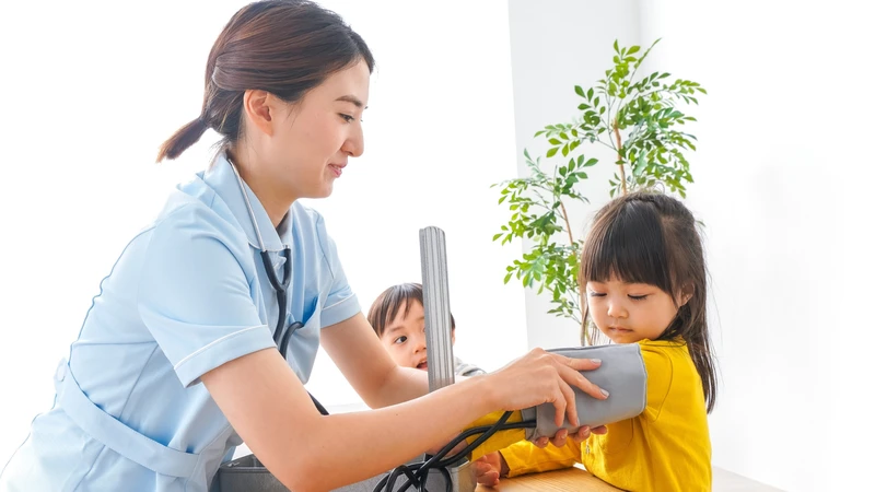 Khi phát hiện chỉ số Hb Bart's cao, cha mẹ nên đưa trẻ đến cơ sở y tế để được thăm khám và đánh giá kịp thời