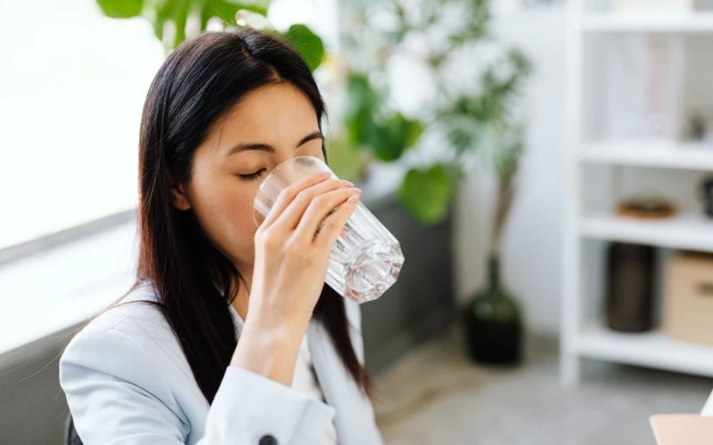Mẹ bầu nên uống nhiều nếu phát hiện thiểu ối