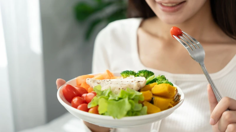 Chế độ dinh dưỡng cân bằng góp phần phòng ngừa thiếu máu do thiếu hụt vi chất