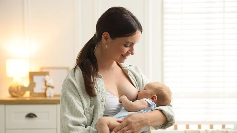 Cho con bú uống hạt é được không? Mẹ cho con bú hoàn toàn có thể uống hạt é với liều lượng hợp lý