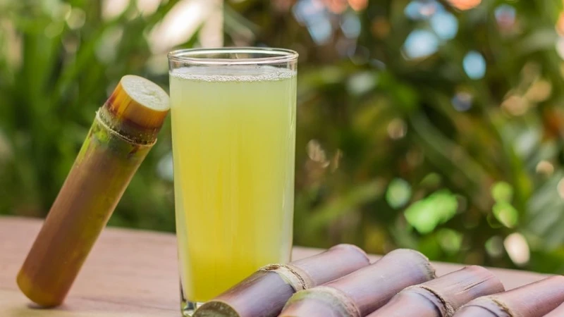 Cho con bú uống nước mía được không? Có tốt không? 2