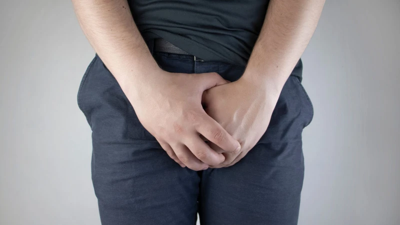 Viêm nhiễm là một trong những rủi ro hàng đầu khi bao quy đầu không được vệ sinh đúng cách