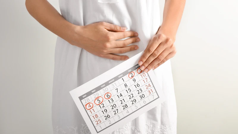 Chậm kinh bất thường, ra máu âm đạo ít kéo dài có thể là dấu hiệu cảnh báo chửa ngoài dạ con