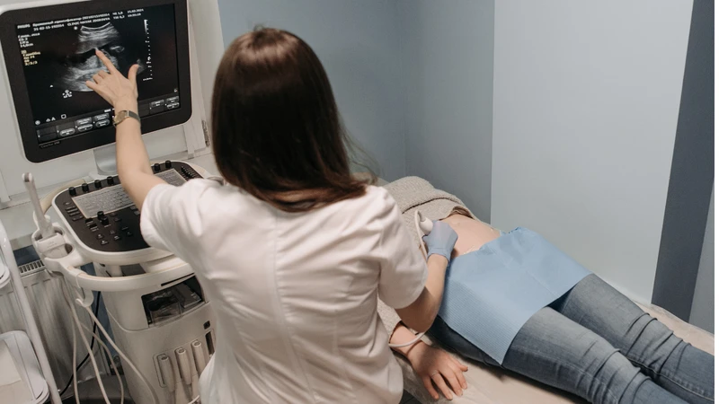 Siêu âm đầu dò kết hợp định lượng beta-hCG là những phương pháp quan trọng giúp chẩn đoán