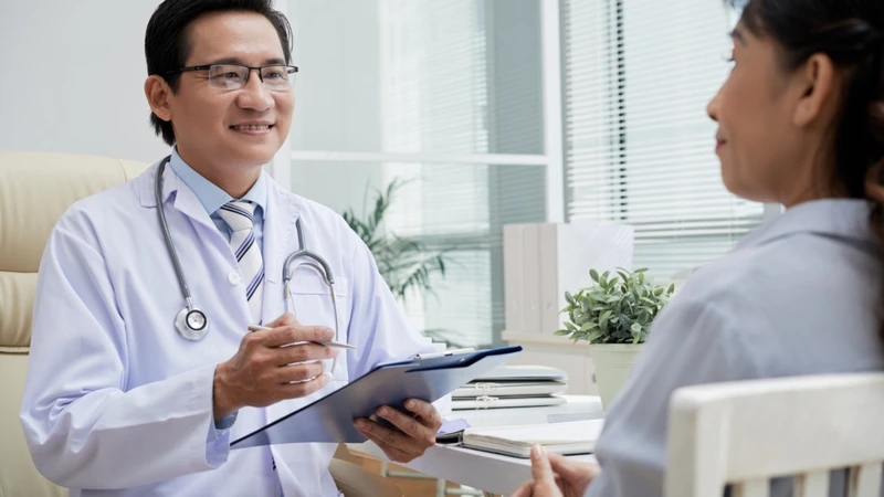 Tái khám đúng lịch của bác sĩ giúp phát hiện sớm các biến chứng sau mổ