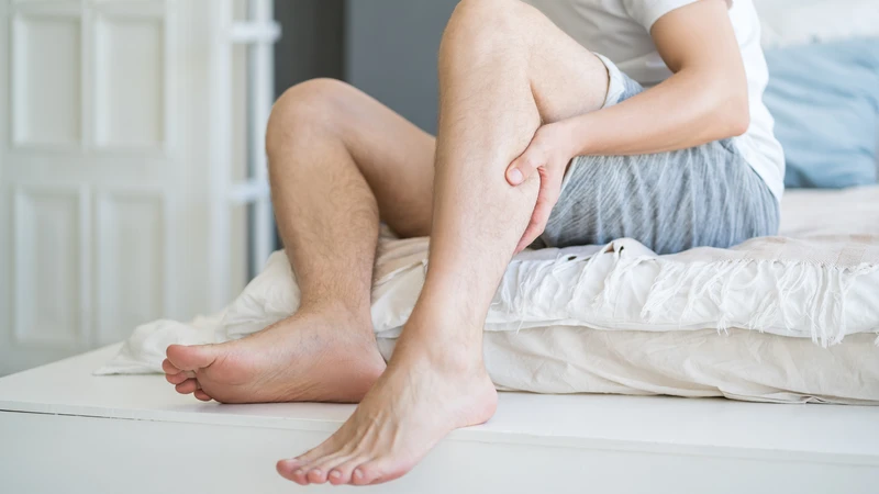 Những cơn đau đột ngột có thể làm hạn chế khả năng vận động, đặc biệt ở người lớn tuổi