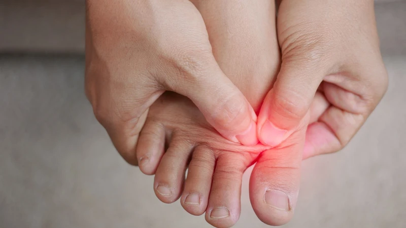 Mất nước và rối loạn điện giải có thể làm tăng nguy cơ chuột rút ngón chân