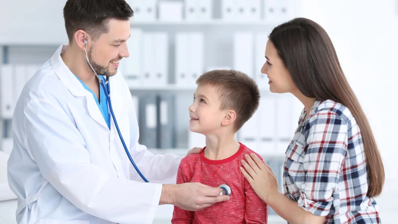 Cha mẹ cần thông báo cho bác sĩ đầy đủ về tiền sử dị ứng của trẻ