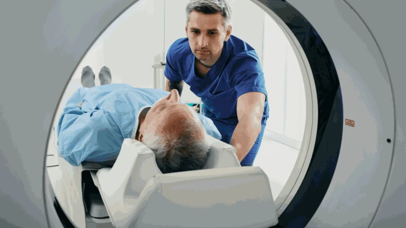Bạn cần tuân thủ theo hướng dẫn của kỹ thuật viên trong quá trình chụp