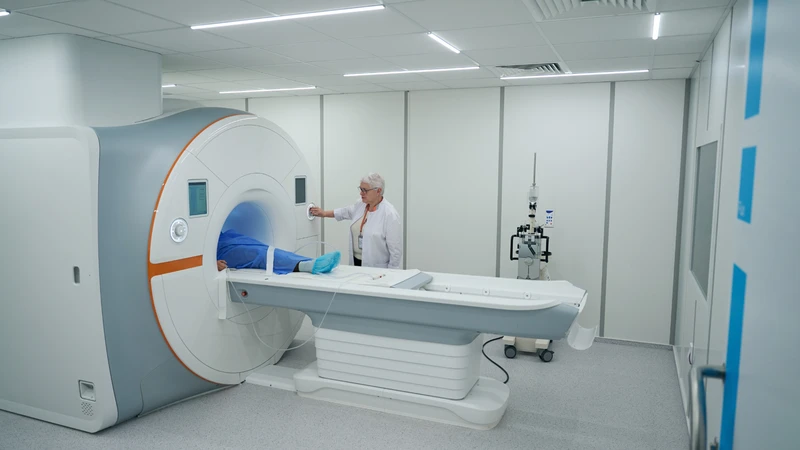 Tháo bỏ toàn bộ vật dụng kim loại trước khi chụp MRI