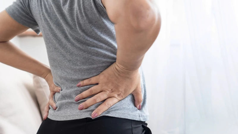 Người có dấu hiệu đau kéo dài và lan xuống chân thường được chỉ định chụp MRI