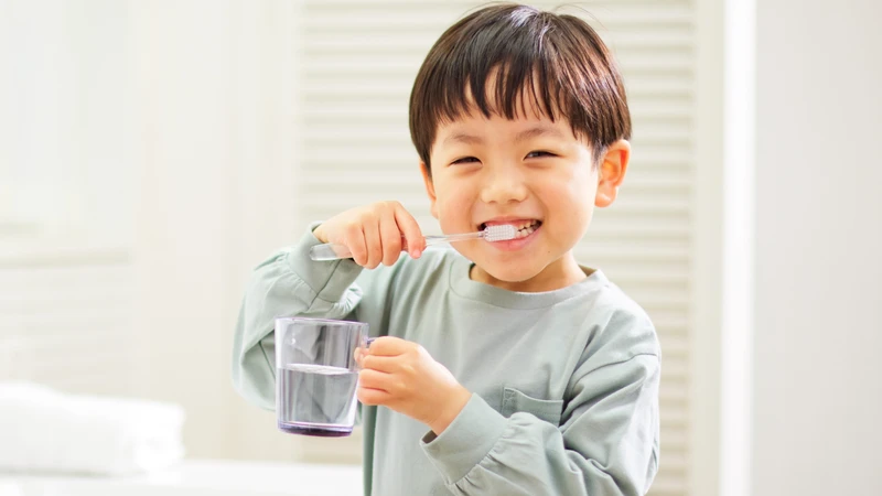 Chăm sóc răng miệng đúng cách sau khi chụp mão thép giúp bảo vệ răng bé tốt hơn