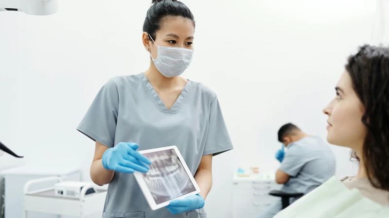 Từ phim X-quang răng, bác sĩ có thể lập kế hoạch điều trị và theo dõi phù hợp