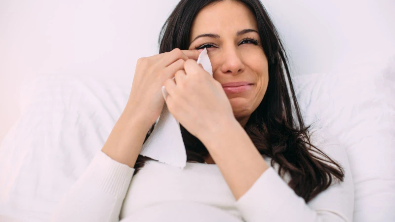 Mẹ bầu thường dễ khóc và nhạy cảm hơn là hiện tượng rất phổ biến ở hầu hết phụ nữ mang thai