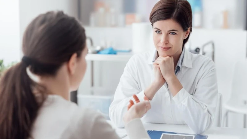 Mẹ cần đến gặp bác sĩ nếu nhận thấy dấu hiệu bất thường về sản dịch sau sinh