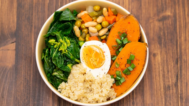 Ăn khoai lang đúng cách và kết hợp đa dạng thực phẩm giúp duy trì chế độ dinh dưỡng cân bằng