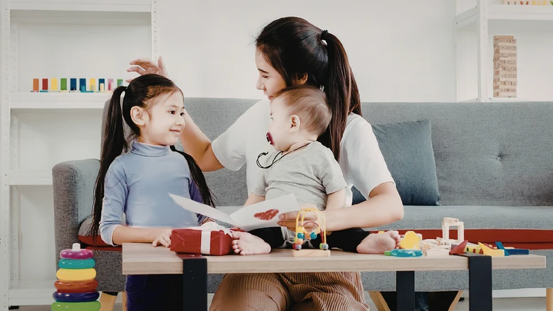 Cách chăm sóc đúng khi trẻ bị tay chân miệng cần tập trung vào hỗ trợ thay vì dùng thuốc không cần thiết