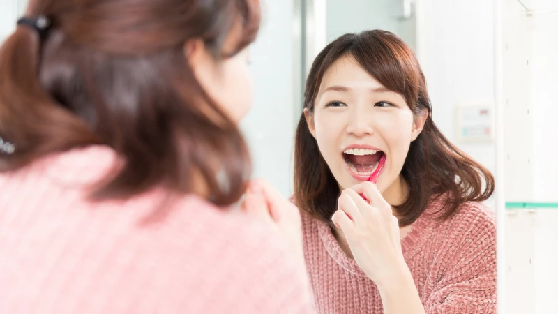 Không nên đánh răng bằng muối mỗi ngày hoặc thay thế hoàn toàn kem đánh răng