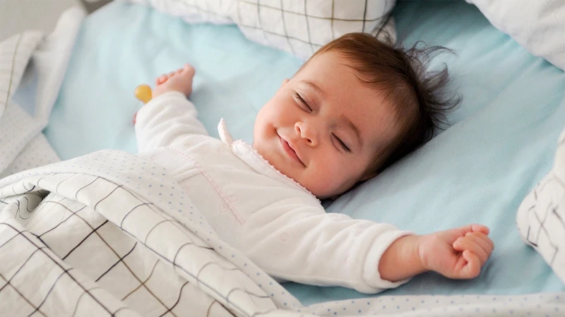 Nên trao đổi với bác sĩ để biết chính xác thời điểm nên đắp chăn cho trẻ