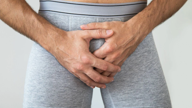 Có nên lột bao quy đầu khi mặc quần lót không là vấn đề cần hiểu đúng để tránh ma sát và kích ứng