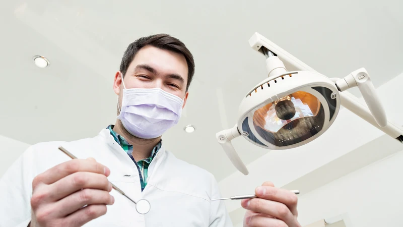 Nha sĩ là người duy nhất có đủ chuyên môn để xử lý mủ chân răng an toàn