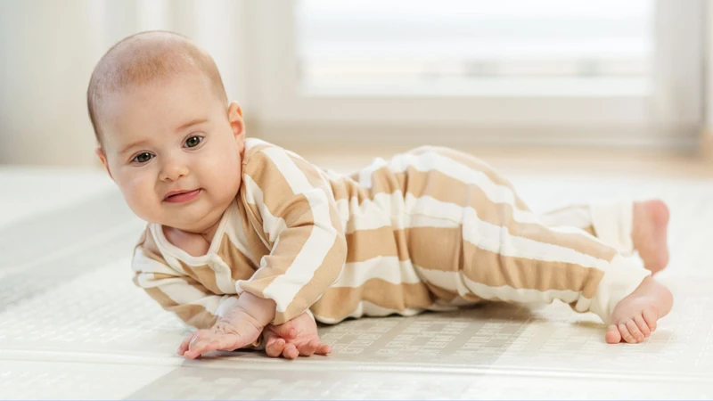 Ngừng quấn chũn khi trẻ bắt đầu tìm cách lật người