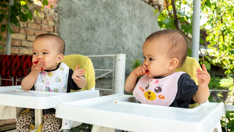 Yếm ăn dặm giúp bé tự tin hơn trong quá trình tập ăn, khuyến khích tính tự lập