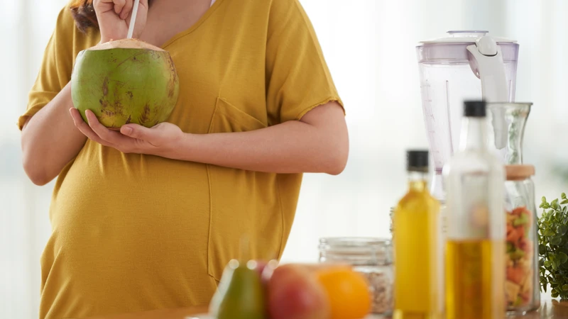 Có nên uống nước dừa khi mang thai tuần đầu? 1