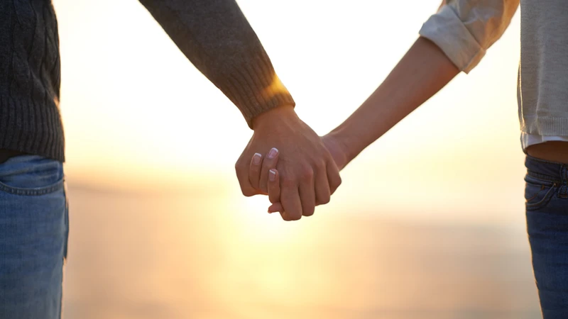 Hoàn toàn có thể yêu, kết hôn và xây dựng gia đình hạnh phúc với người bị viêm gan B