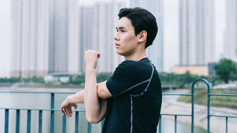 Cơ ngực lớn chủ yếu tác động lên cánh tay tại khớp vai